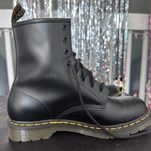 Dr.Martens Combat boot new size 9M